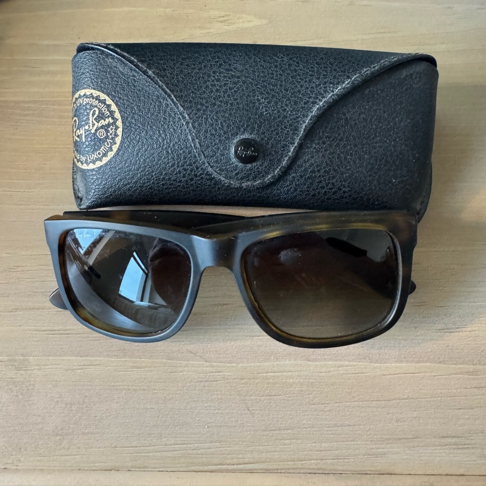 Men’s Ray-Ban “Justin Classic” RB4165 Sunglasses
